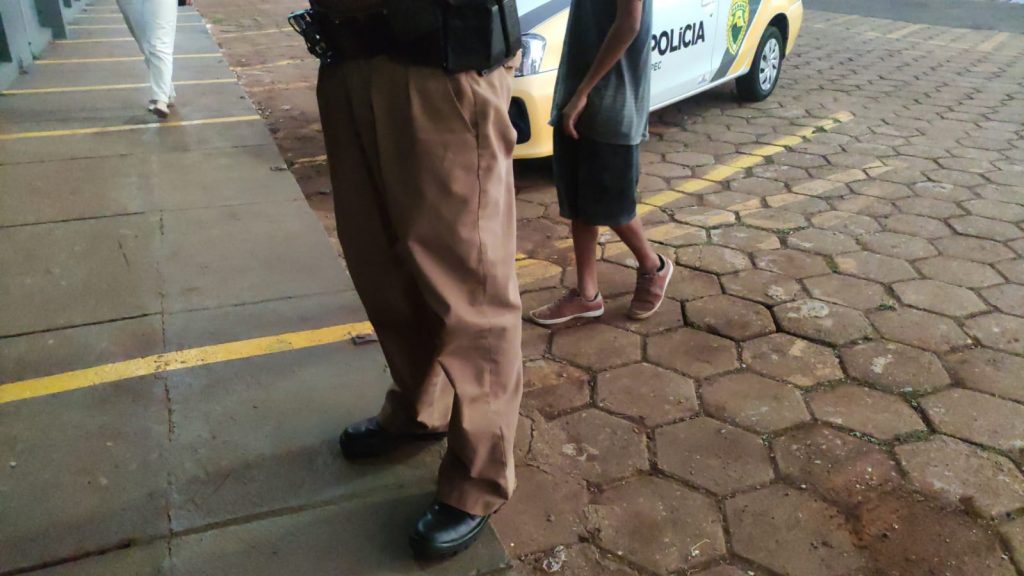 Professores encontram aluno com cigarro de maconha em colégio de Cascavel