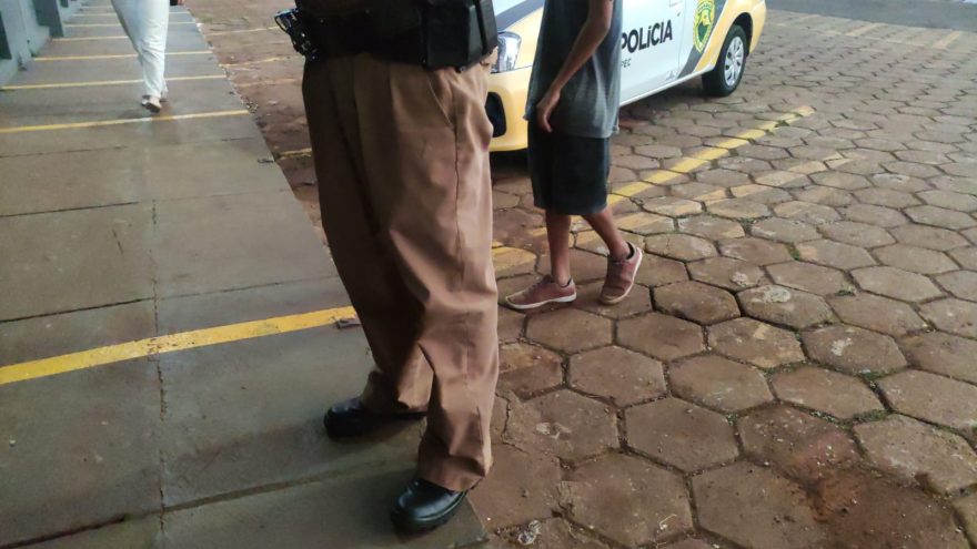 Professores encontram aluno com cigarro de maconha em colégio de Cascavel