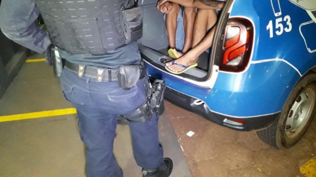 Indivíduos portando drogas são encaminhados até a 15ª Subdivisão Policial pela GM