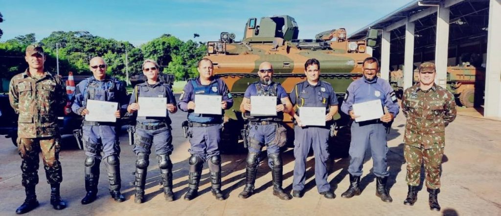 GM de Foz ministra instruções sobre o trânsito para militares do 34º Batalhão do Exército