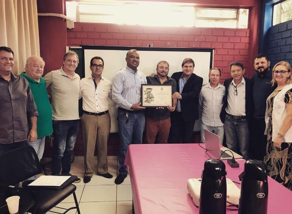 Apae homenageada com Voto de Louvor da Câmara de Cascavel