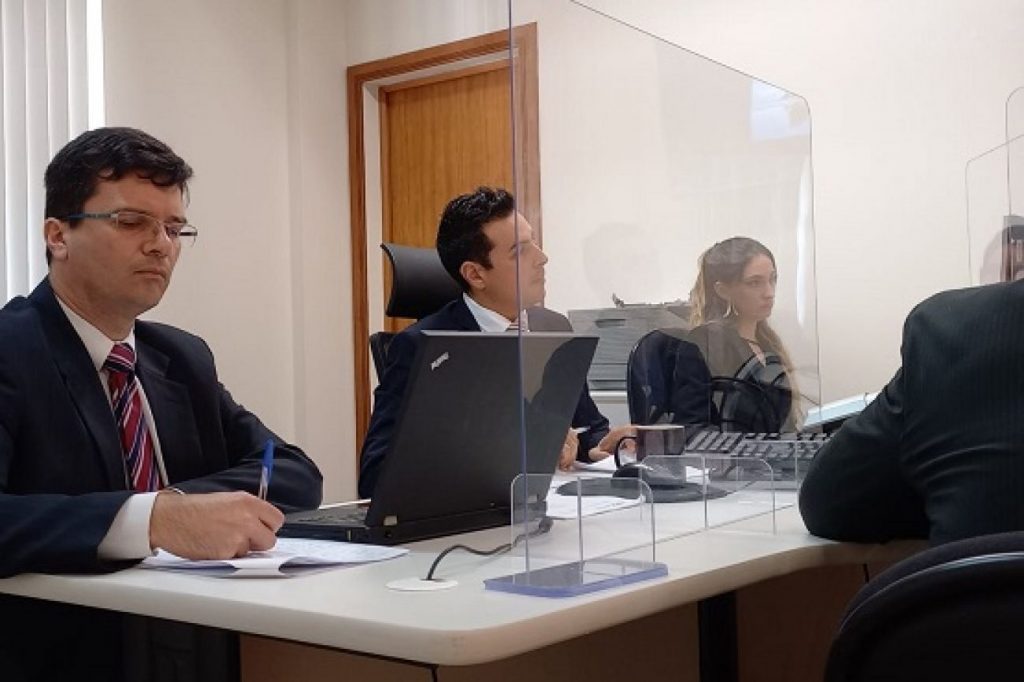 Juiz ouve casal suspeito de usar doença do filho para obter verba em benefício próprio