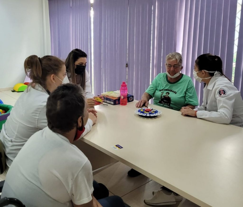 Pacientes diagnosticados com Afasia passam a ser atendidos em grupo pelo CER IV de Foz do Iguaçu
