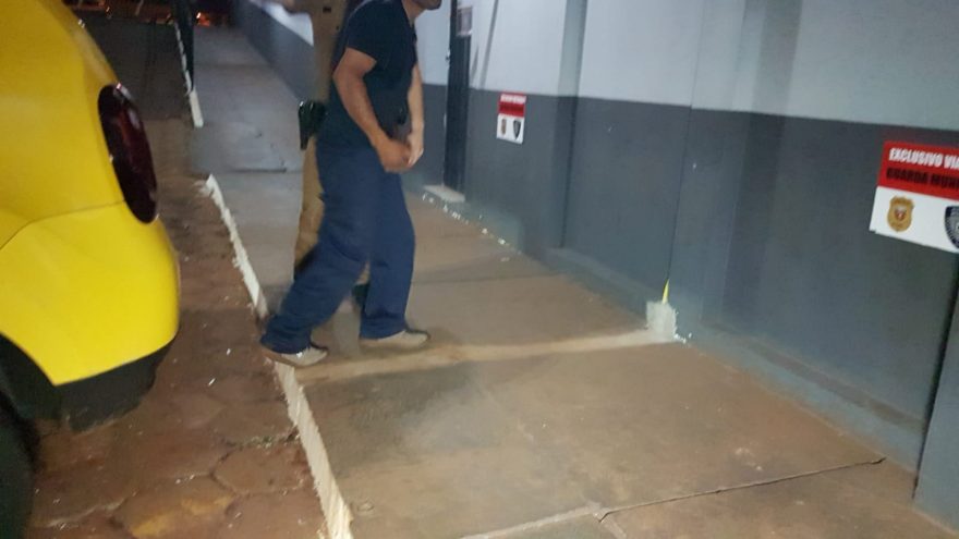 Avisa a galera que o churrasco foi cancelado! Homem é detido furtando picanha em mercado de Cascavel