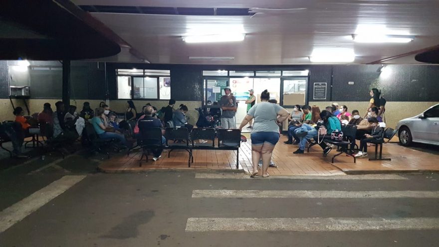 Mesmo com suspeitos de dengue sendo atendidos em seis Unidades de Saúde, UPA continua lotada