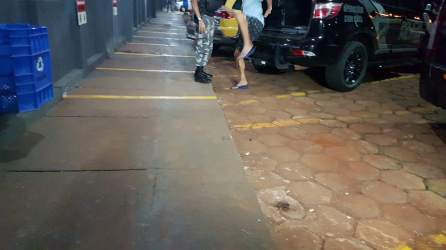 Homem com mandado de prisão por tráfico internacional de drogas é detido na rodoviária