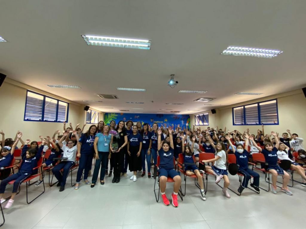 Delegada da Polícia Civil ministra palestra contra o bullying em colégio de Campo Grande