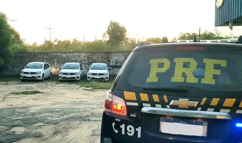 PRF recupera 10 veículos e desmonta esquema criminoso