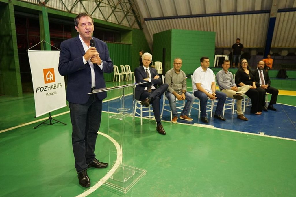 Famílias do Morumbi recebem títulos definitivos de seus imóveis
