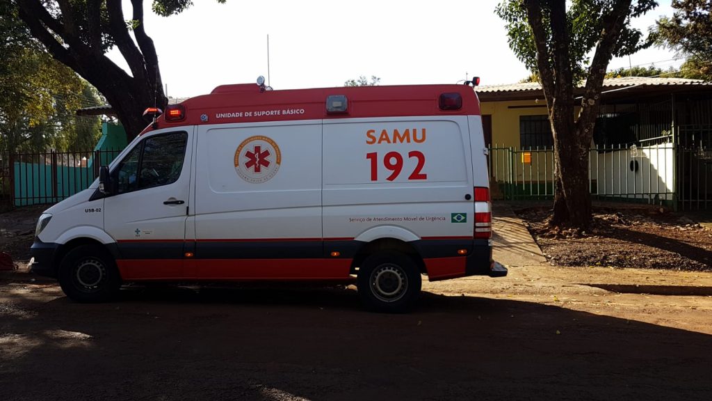 Mulher passa mal, desmaia e Samu é acionado no Bairro Coqueiral Mulher passa mal, desmaia e Samu é acionado no Bairro Coqueiral