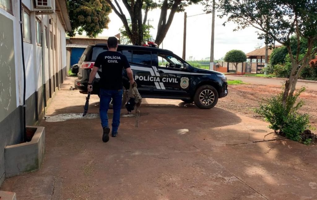 Polícia Civil prende três suspeitos de furto em comércio e identifica traficante de drogas, em Aral Moreira