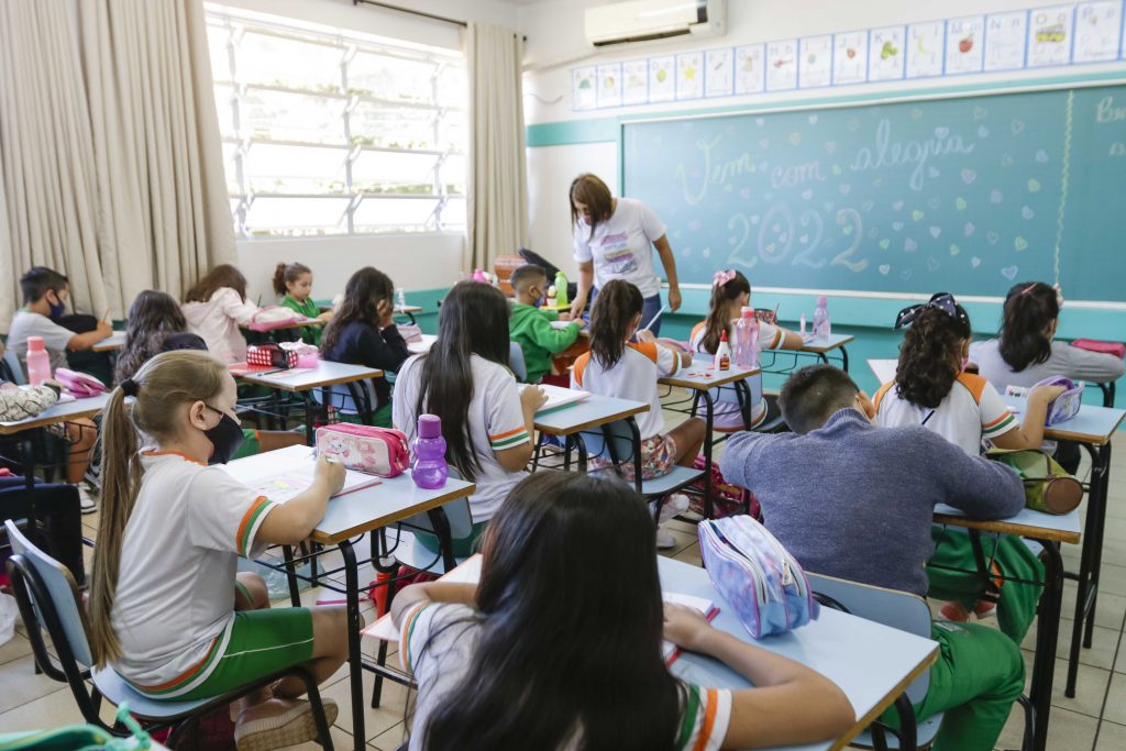 Toledo – Smed convoca 51 professores de apoio após sanção da Lei nº 2.418/2022 proposta pelo Executivo