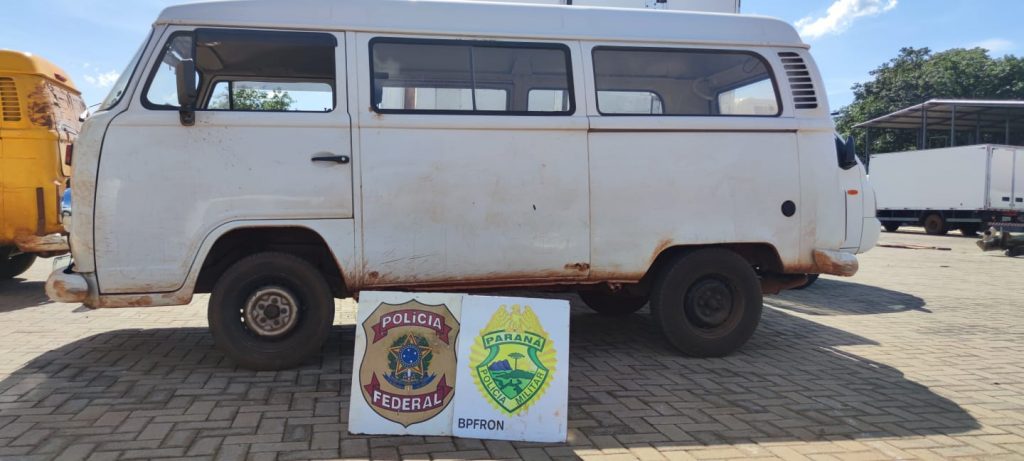 PF e BPFRON apreendem vans carregadas com cigarros contrabandeados em Guaíra/PR