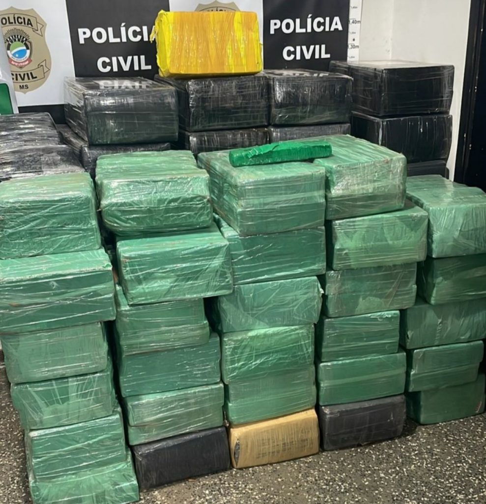 Polícias Civil e Militar prendem dois em flagrante e apreende 1,3 tonelada de droga em Coronel Sapucaia