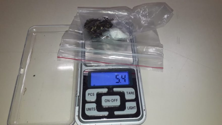 Jovem é encontrado pelo Choque portando crack na Av. Brasil