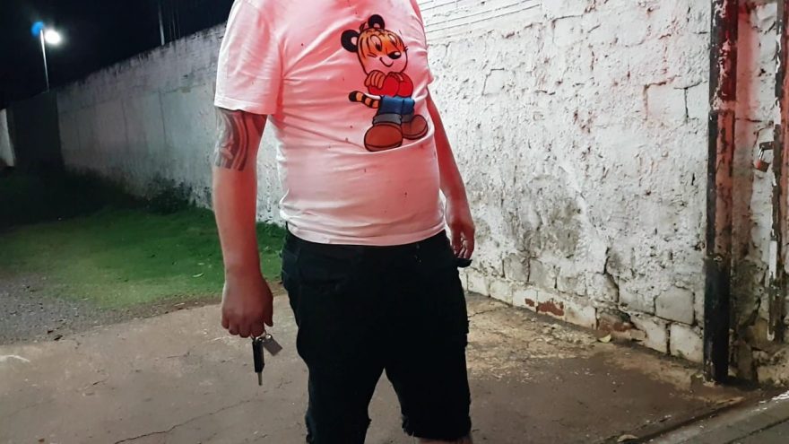 Homem é agredido e tem celular e carteira roubados por três indivíduos no Centro