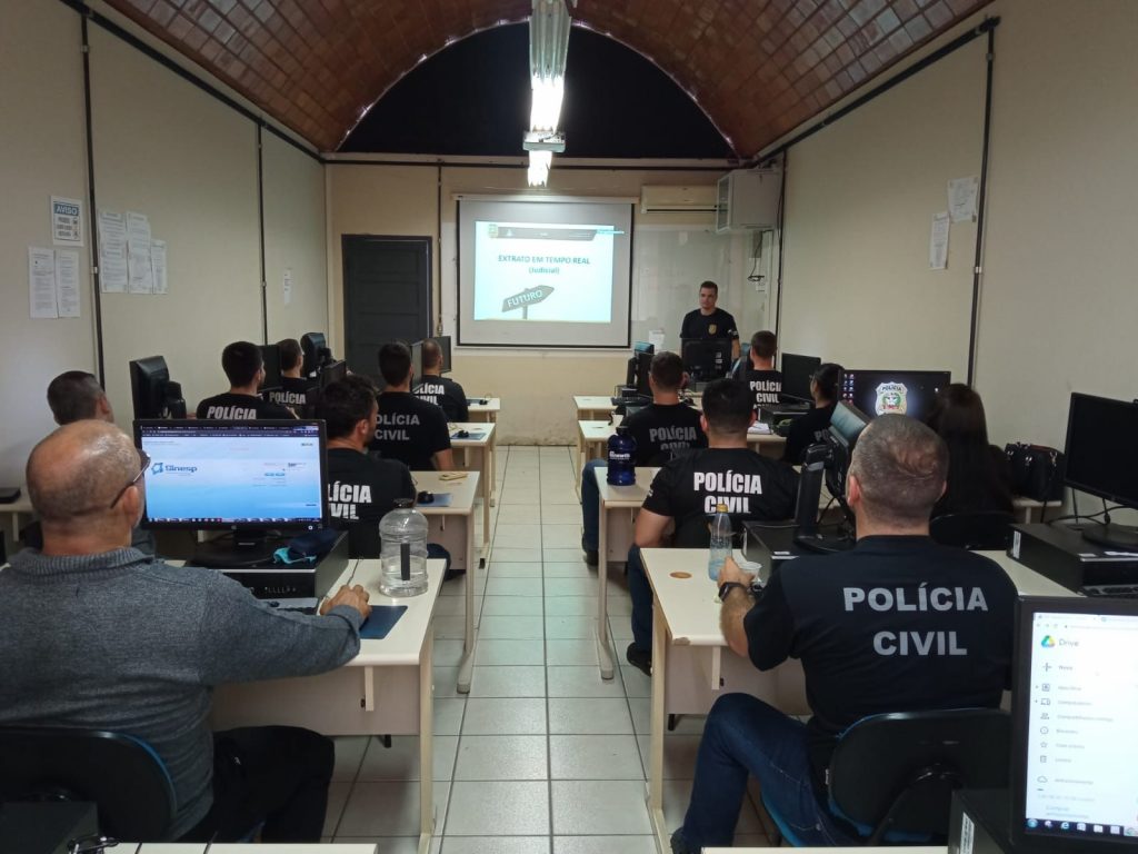 Policiais civis recebem capacitação sobre investigação de crimes cibernéticos na Acadepol