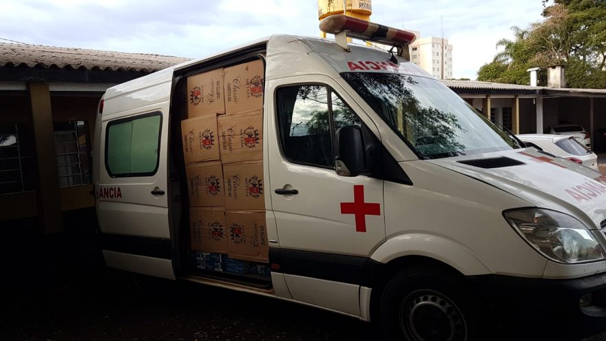 Policiais rodoviários desconfiaram de ambulância após perceberem que ela estava muito pesada
