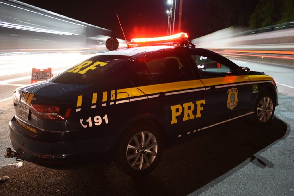 Após acidente, PRF apreende menor de idade com mais de 300 quilos de maconha no Paraná