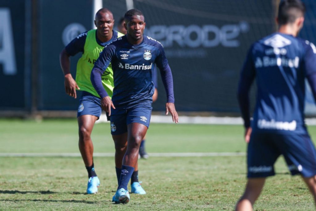 Em busca de sequência de vitórias, Grêmio realiza último treinamento antes de enfrentar o CRB
