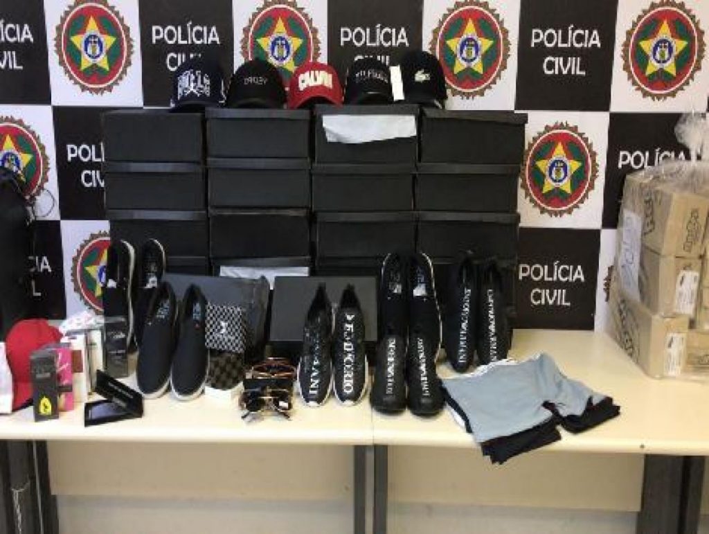 Polícia Civil deflagra operação contra venda de produtos falsificados em áreas exploradas por milícias na Zona Oeste
