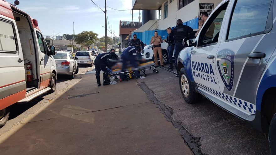 Em surto, homem começa a tirar a roupa na Avenida Assunção e precisa ser contido pelas equipes do Samu, PM e GM