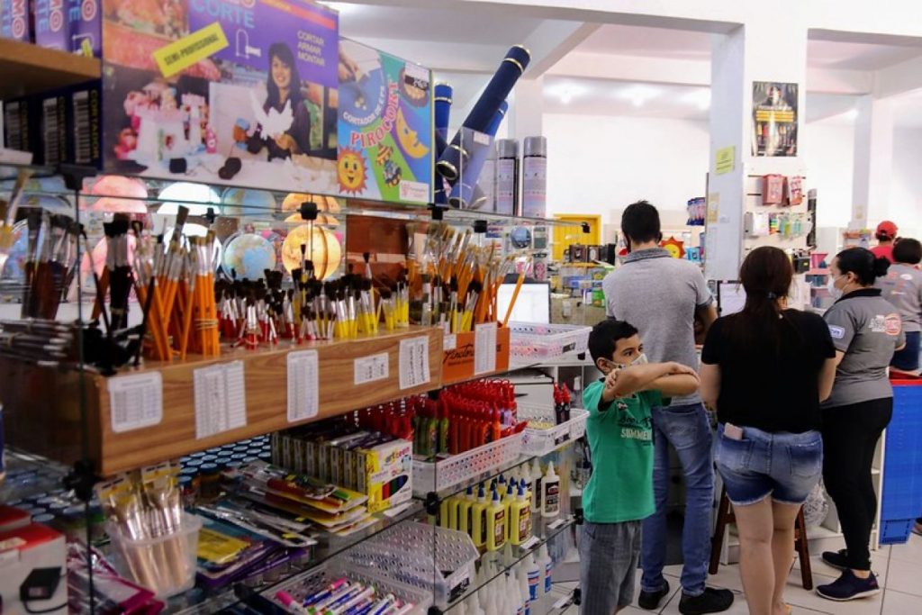 Prefeitura já distribuiu mais de 25 mil cartões do Material Escolar
