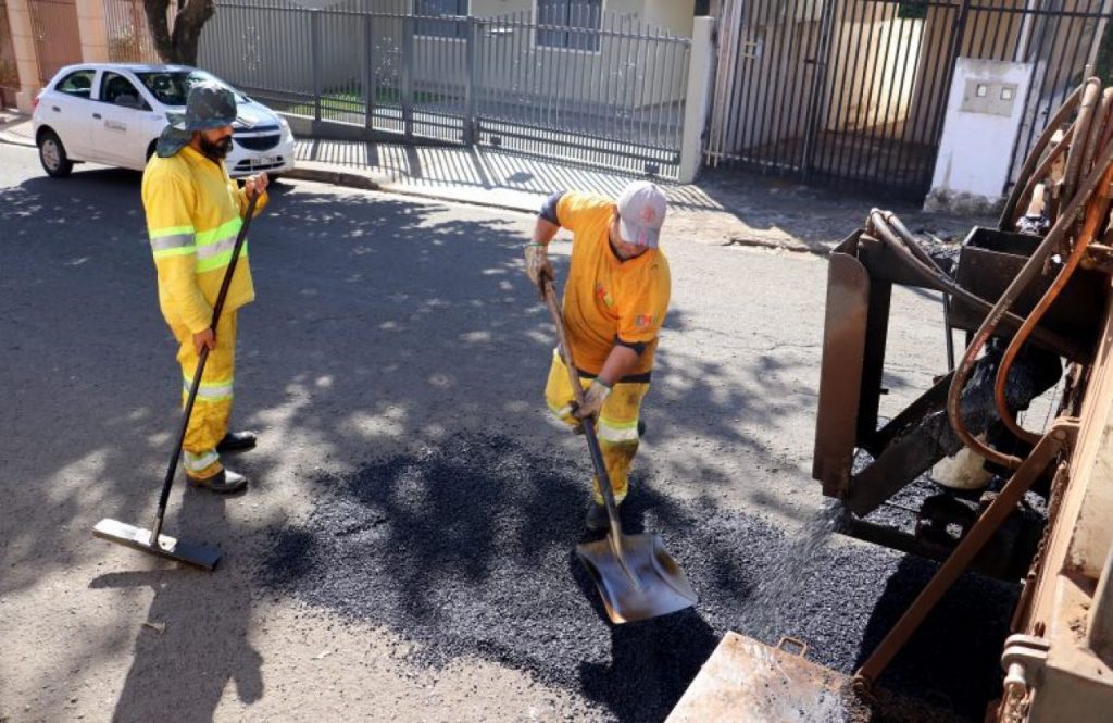 Operação Tapa-Buracos contemplou 14 vias londrinenses nesta sexta (29)