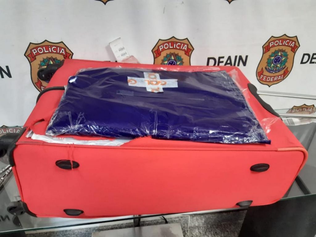 PF prende mulher com 4 kg de cocaína no Galeão/RJ