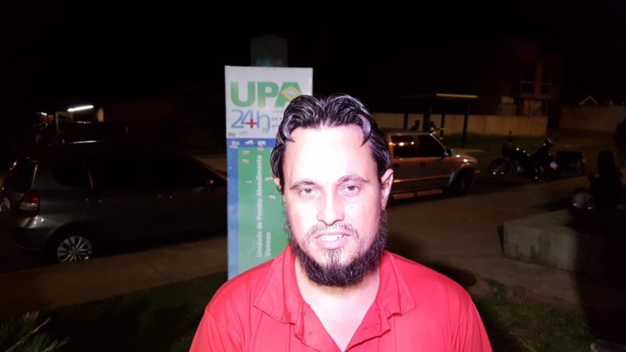“Cheguei aqui 10 horas, meu filho com febre e não foi atendido”, reclama morador sobre a UPA Veneza