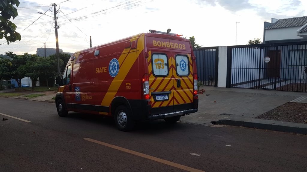 Veículo em ponto morto atinge mulher no Periolo