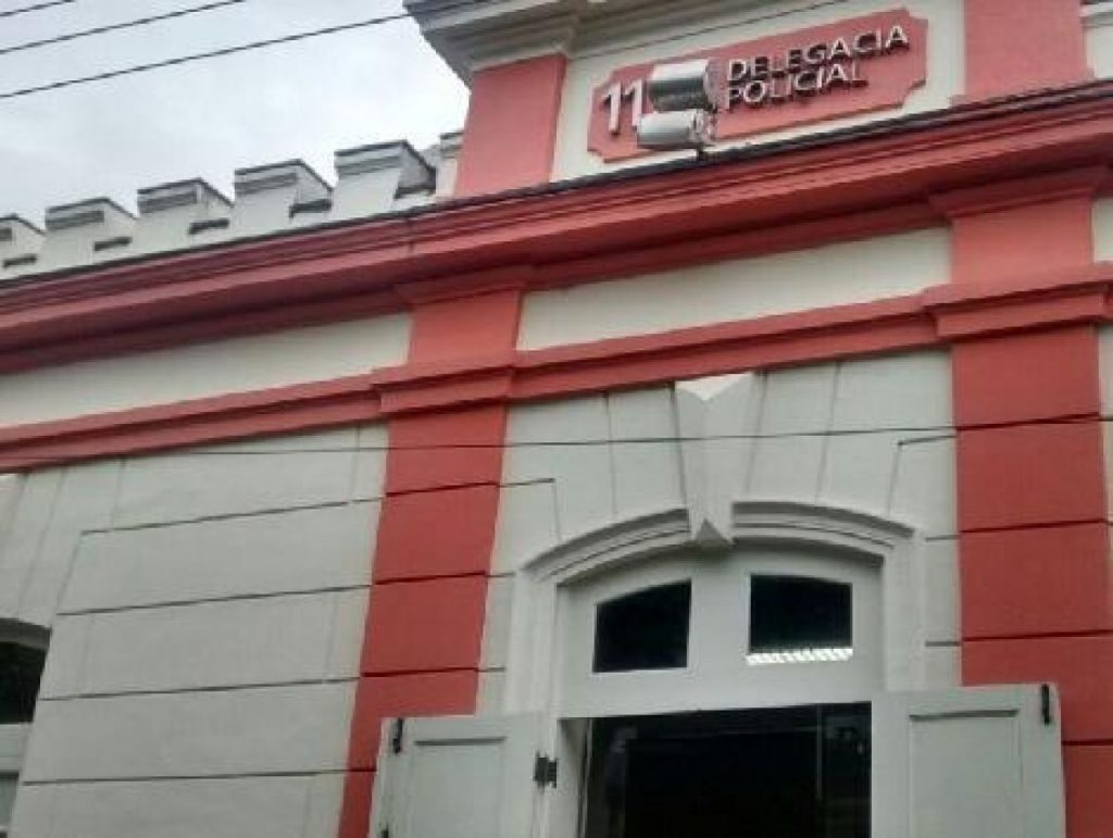 Homem é preso por agredir companheira trans