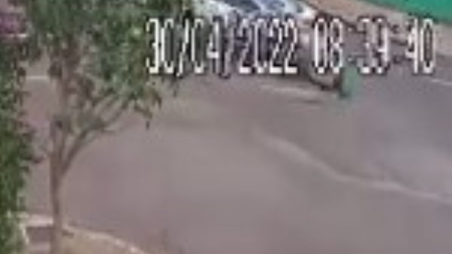 Veja por outro ângulo: forte colisão deixa veículos destruídos