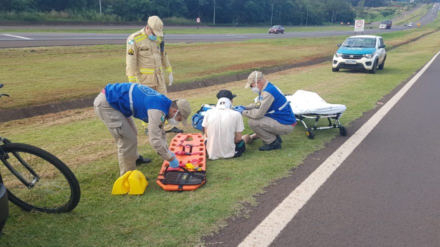 Ciclista fica ferido após sofrer queda às margens da rodovia BR-277