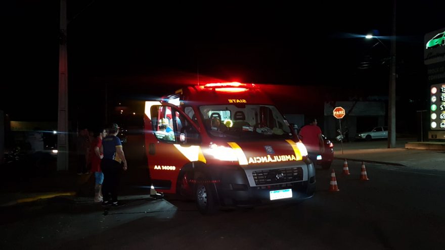 Após colisão entre carros, mulher é socorrida pelo Siate no Bairro São Cristóvão