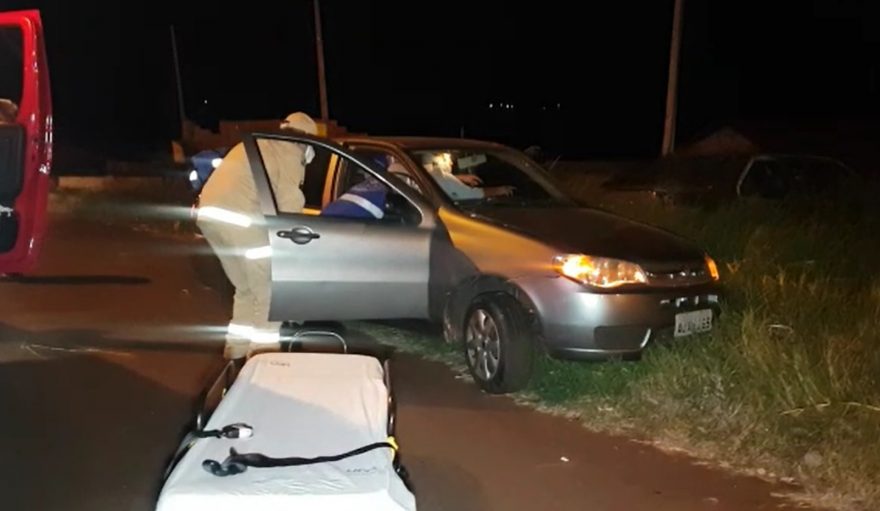 Carros se envolvem em colisão no Cascavel Velho e mulher fica ferida
