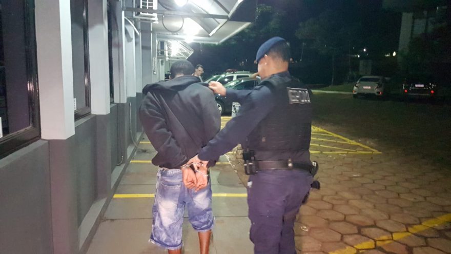 Um dia após realizar quebra-quebra na casa dos avós, jovem retorna ao imóvel mas acaba detido pela GM
