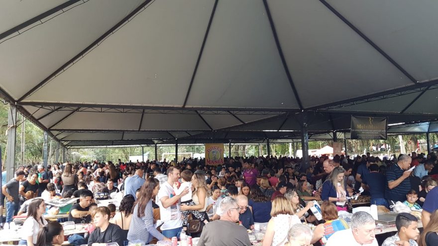 Costelão esgotado! Festa do Trabalhador reúne centenas de pessoas em Cascavel