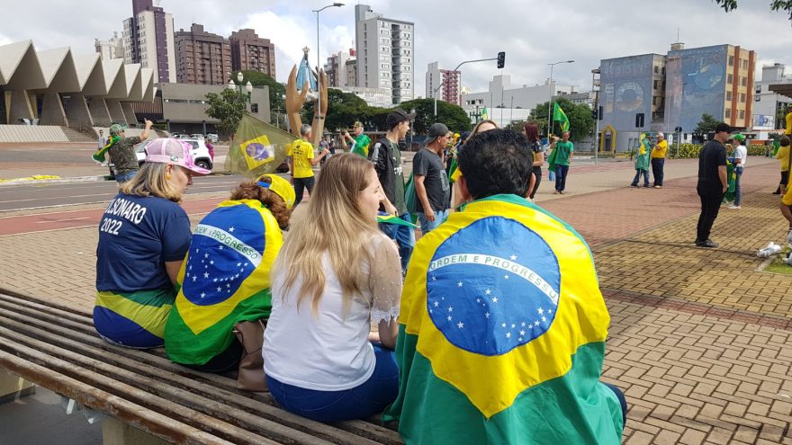 Manifestantes fazem atos a favor de Bolsonaro no dia do trabalhador