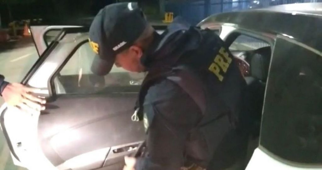 Em Barreiras/BA, PRF apreende quase 31 kg de maconha escondida no interior do pneu e portas de veículo