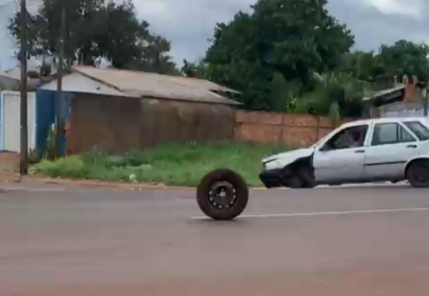 Vídeo: Pneu abandona carro e “foge” pela Rua Leonardo da Vinci em Cascavel