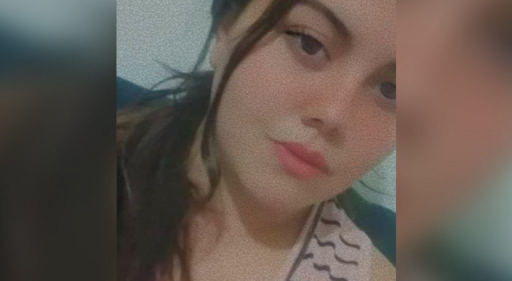 Yasmin Vitória Menezes de Lima, 16 anos está sendo procurada pela família Yasmin Vitória Menezes de Lima, 16 anos está sendo procurada pela família