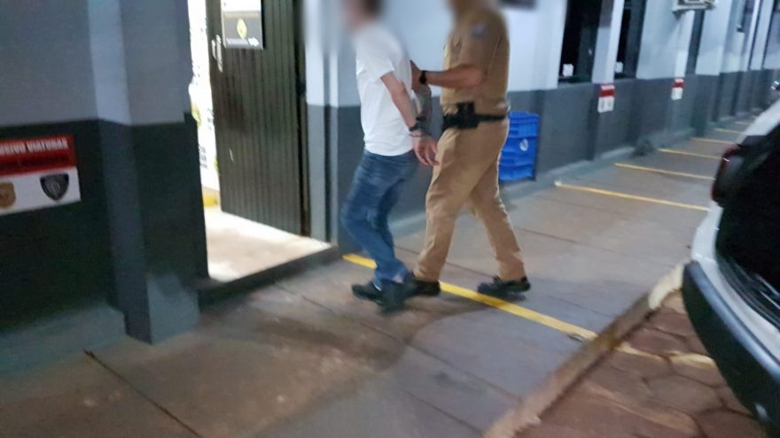 Motorista embriagado é preso pela PM após denúncia