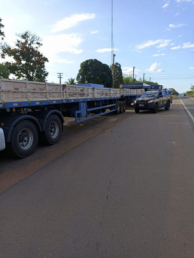 PRF apreende veículo com elementos identificadores adulterados