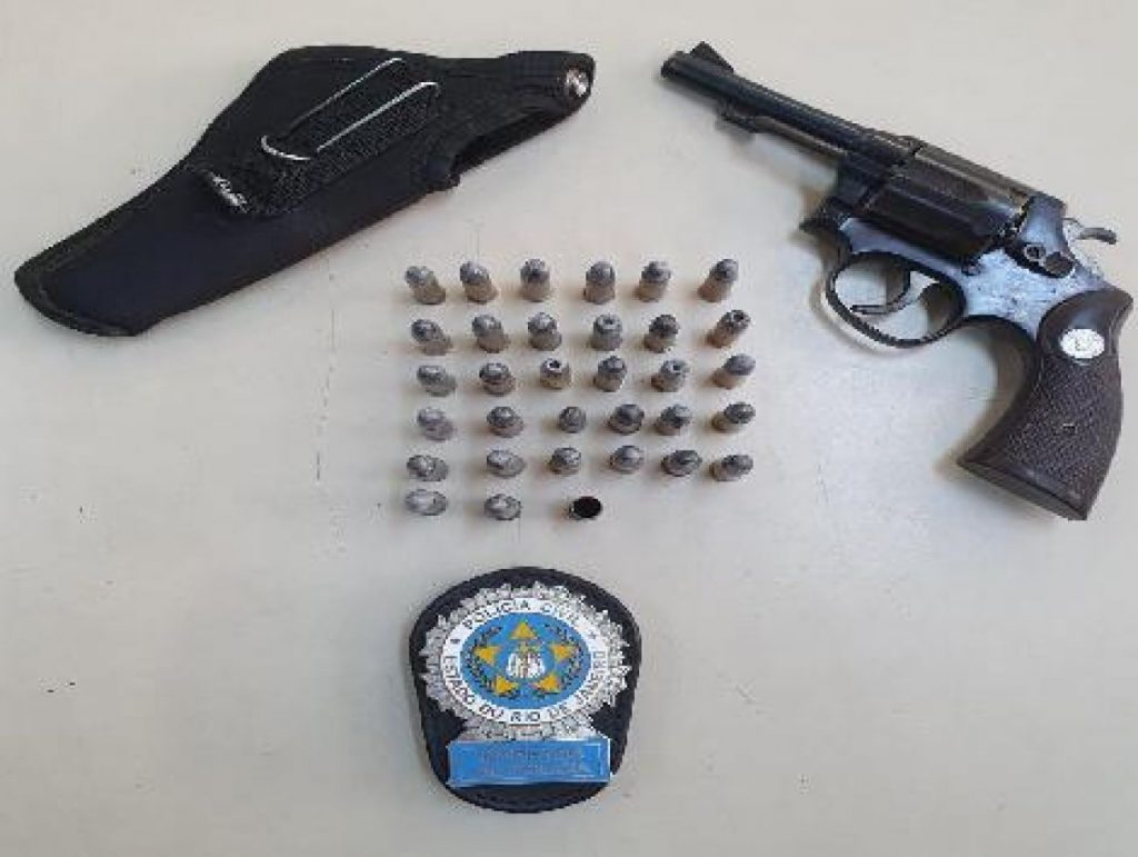 Homem é preso em flagrante por posse irregular de arma de fogo