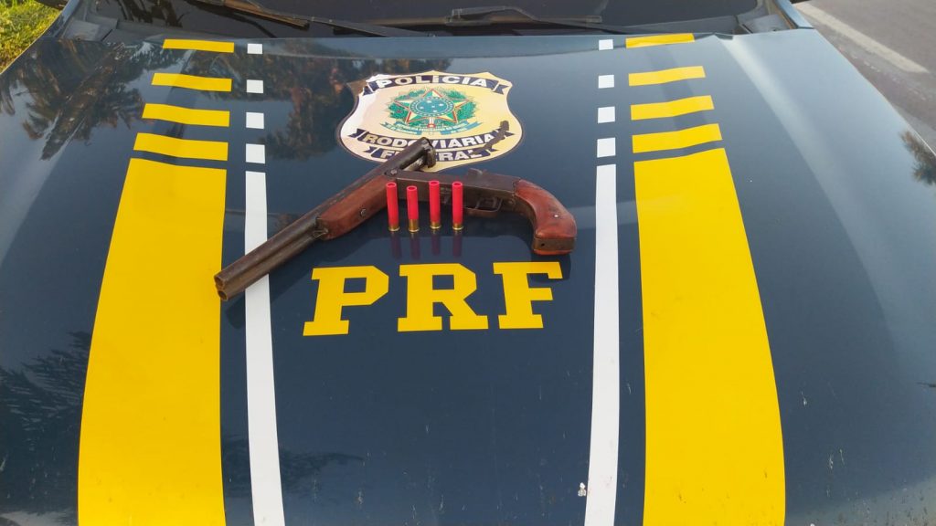 PRF apreende drogas e armas durante final de semana em Mato Grosso