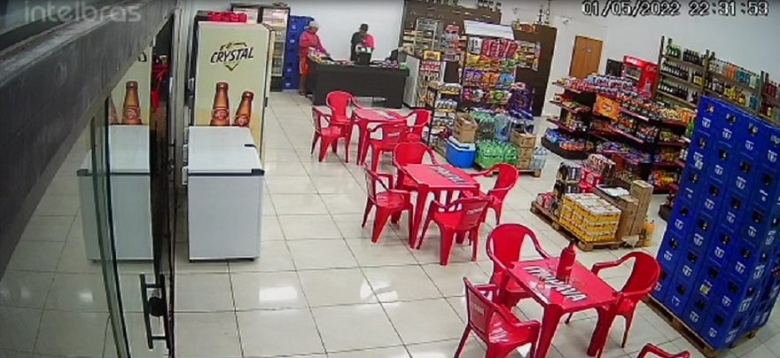Câmeras flagram assalto à mão armada em Cascavel