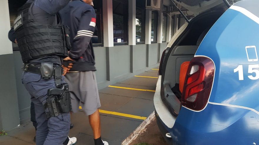 Nervoso durante abordagem da GM, homem é detido com crack e maconha na rodoviária de Cascavel