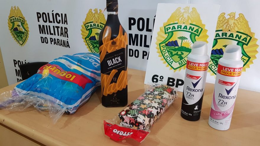 Homem é detido ao furtar whisky, iogurte e também desodorante