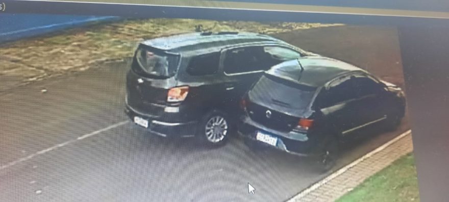 Vídeo: Durante baliza, motorista de Spin colide na lateral de Gol e foge do local